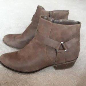 Kenneth Cole Reaction booties - 9